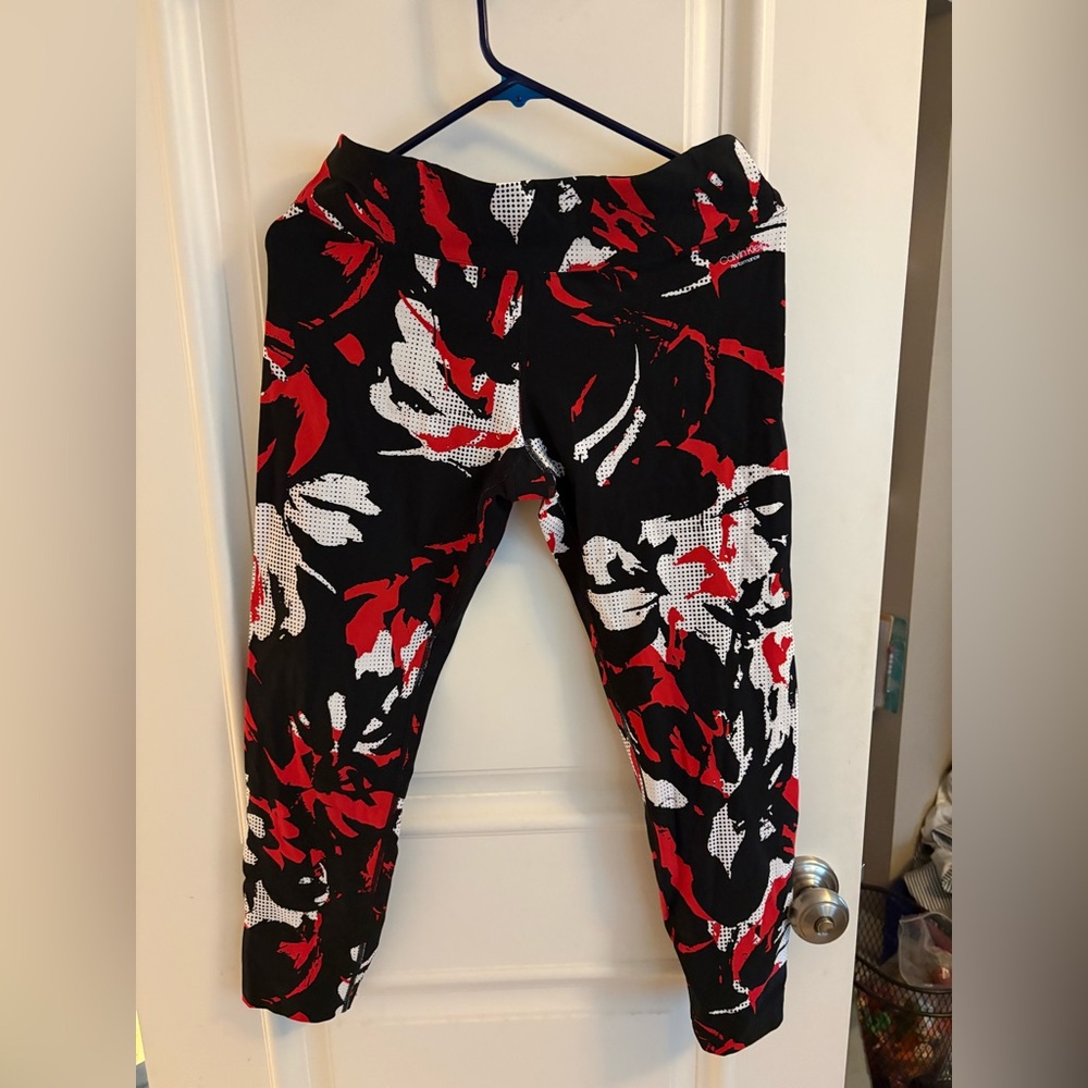 Calvin Klein Floral Patterned Capri Leggings